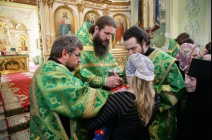 Божественная литургия в храме в честь Покрова Пресвятой Богородицы Саратова
