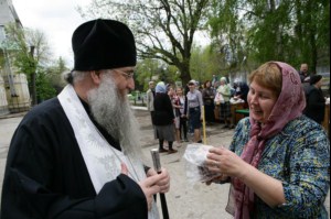 Накануне Пасхи Митрополит Лонгин посетил ряд приходов