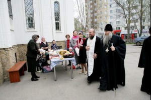 Накануне Пасхи Митрополит Лонгин посетил ряд приходов