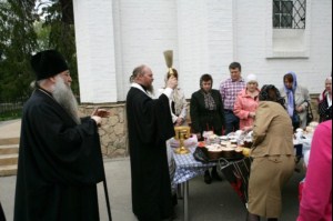 Накануне Пасхи Митрополит Лонгин посетил ряд приходов