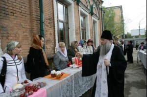 Накануне Пасхи Митрополит Лонгин посетил ряд приходов