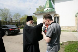 Накануне Пасхи Митрополит Лонгин посетил ряд приходов