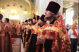 Всенощное бдение в храме в честь Покрова Пресвятой Богородицы г.Саратова