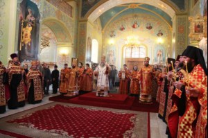 Всенощное бдение в храме в честь Покрова Пресвятой Богородицы г.Саратова