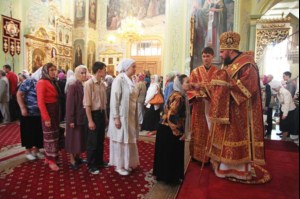 Всенощное бдение в храме в честь Покрова Пресвятой Богородицы г.Саратова