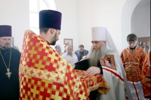 Божественная литургия в храме святых Царственных Страстотерпцев п. Дубки Саратовского района