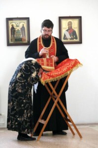 Божественная литургия в храме святых Царственных Страстотерпцев п. Дубки Саратовского района