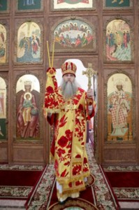 Божественная литургия в храме святых Царственных Страстотерпцев п. Дубки Саратовского района