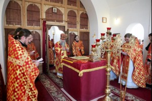 Божественная литургия в храме святых Царственных Страстотерпцев п. Дубки Саратовского района