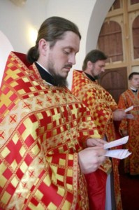Божественная литургия в храме святых Царственных Страстотерпцев п. Дубки Саратовского района
