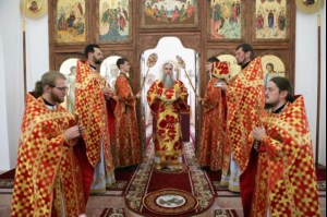 Божественная литургия в храме святых Царственных Страстотерпцев п. Дубки Саратовского района