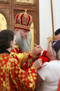 Божественная литургия в храме святых Царственных Страстотерпцев п. Дубки Саратовского района