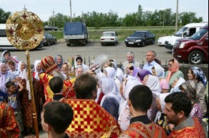 Божественная литургия в храме святых Царственных Страстотерпцев п. Дубки Саратовского района