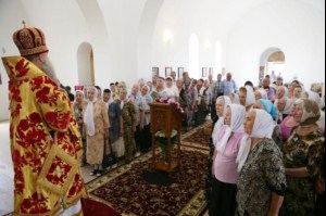 Божественная литургия в храме святых Царственных Страстотерпцев п. Дубки Саратовского района