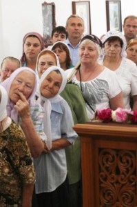 Божественная литургия в храме святых Царственных Страстотерпцев п. Дубки Саратовского района