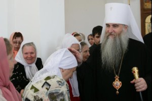Божественная литургия в храме святых Царственных Страстотерпцев п. Дубки Саратовского района