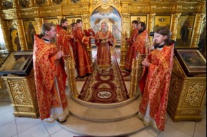 Крещальная Литургия в Свято-Троицком соборе Саратова