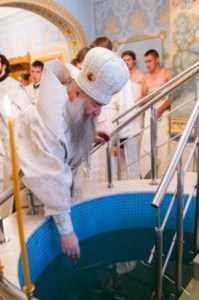 Крещальная Литургия в Свято-Троицком соборе Саратова