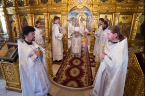 Крещальная Литургия в Свято-Троицком соборе Саратова