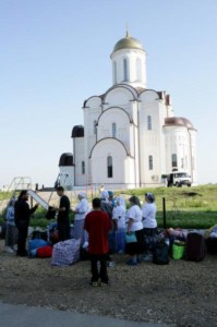 Крестный ход в Вавилов Дол начался