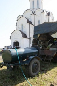 Крестный ход в Вавилов Дол начался