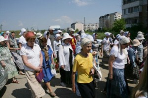 Крестный ход в Вавилов Дол начался