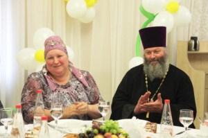 Владыка Лонгин принял участие в торжественном приеме от лица Губернатора области по случаю Дня семьи, любви и верности