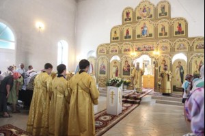 Божественная Литургия в храме святых первоверховных апостолов Петра и Павла г.Красноармейска
