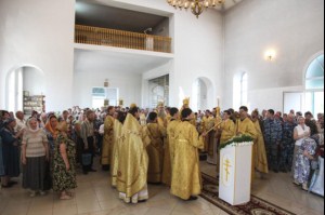 Божественная Литургия в храме святых первоверховных апостолов Петра и Павла г.Красноармейска