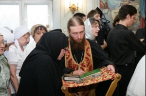 Божественная литургия в храме во имя великомученика и целителя Пантелеимона