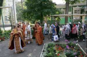 Божественная литургия в храме во имя великомученика и целителя Пантелеимона