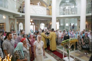 Божественная литургия в храме в честь Всех Святых, в земле Российской Просиявших г.Саратова
