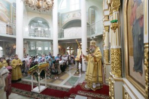Божественная литургия в храме в честь Всех Святых, в земле Российской Просиявших г.Саратова