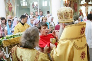 Божественная литургия в храме в честь Всех Святых, в земле Российской Просиявших г.Саратова
