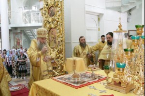 Божественная литургия в храме в честь Всех Святых, в земле Российской Просиявших г.Саратова