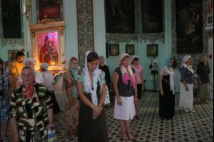 Всенощное бдение в Духосошественском кафедральном соборе Саратова