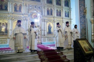 Божественная литургия в Духосошественском кафедральном соборе г.Саратова