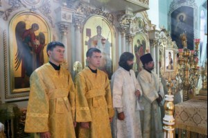 Божественная литургия в Духосошественском кафедральном соборе г.Саратова