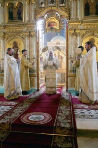 Божественная литургия в Духосошественском кафедральном соборе г.Саратова