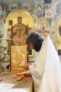 Божественная литургия в Духосошественском кафедральном соборе г.Саратова
