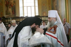 Божественная литургия в Покровском храме Саратова