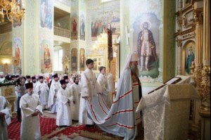 Божественная литургия в Покровском храме Саратова
