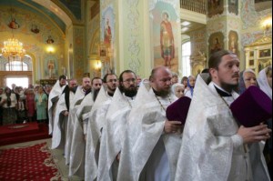 Божественная литургия в Покровском храме Саратова