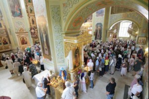 Божественная литургия в Покровском храме Саратова