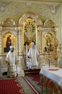 Божественная литургия в Покровском храме Саратова