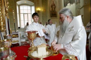 Божественная литургия в Покровском храме Саратова