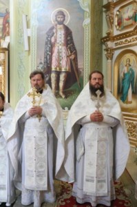 Божественная литургия в Покровском храме Саратова
