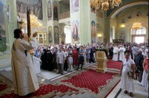 Божественная литургия в Покровском храме Саратова