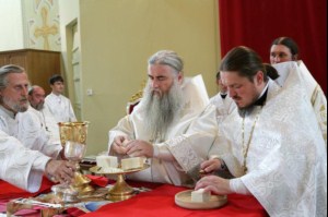 Божественная литургия в Покровском храме Саратова
