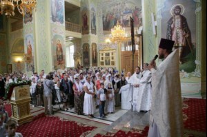 Божественная литургия в Покровском храме Саратова